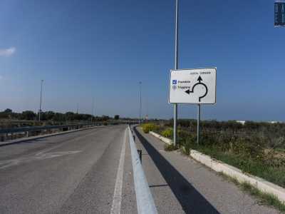 ...� ci� che si osserva se si percorre viale Pietro Mennea, circonvallazione di Triggiano che collega la provinciale 60 alla statale 100